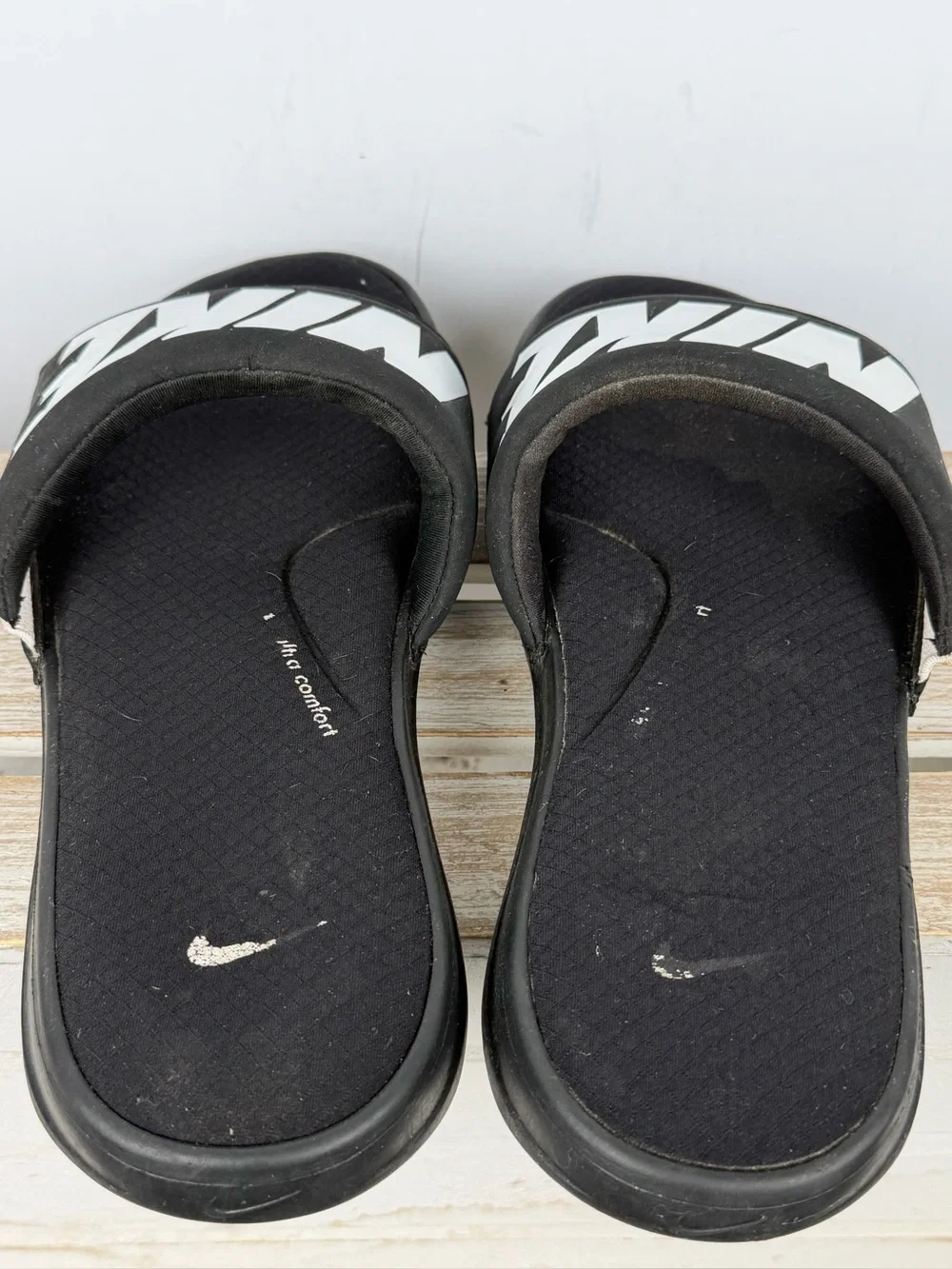 Nike Ultra Comfort 3 slide sandals white Nike logo on the strap Size 10